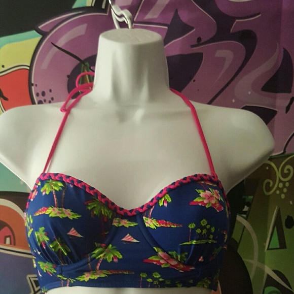 NWT Hollister push up underwire Bikini top size S - Picture 2 of 8